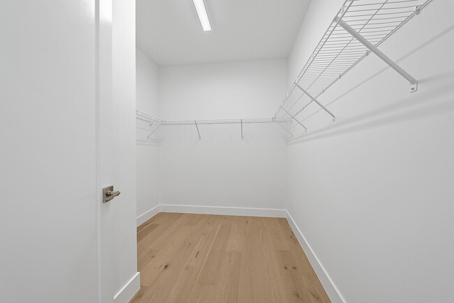 Building Photo - 20471 Southernwood Ave