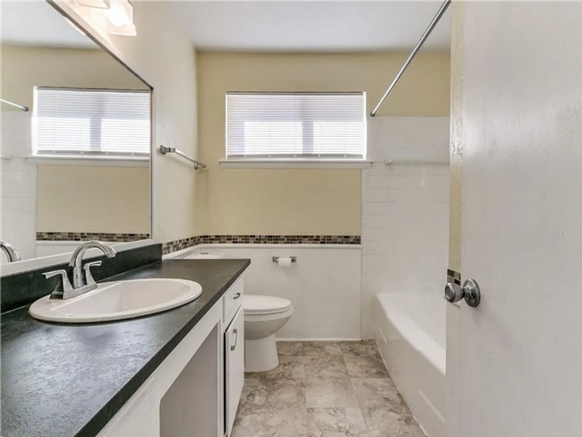 Building Photo - Chic 3-Bed 2-bath in Oklahoma City