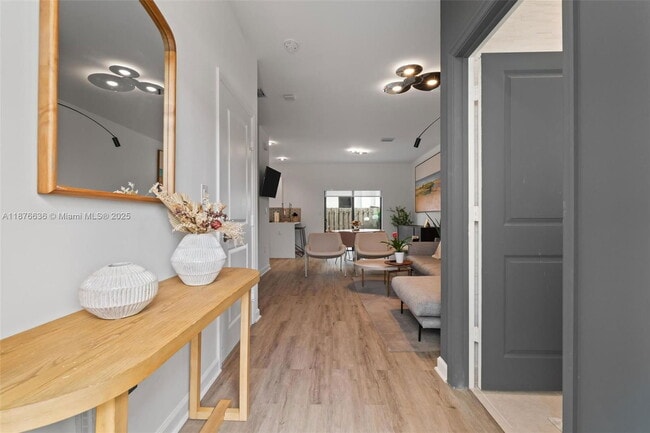 Building Photo - 403 NE 212th St