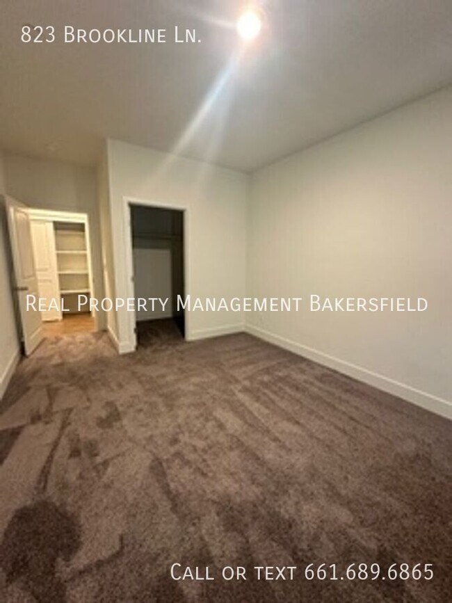 Building Photo - 823 Brookline Ln
