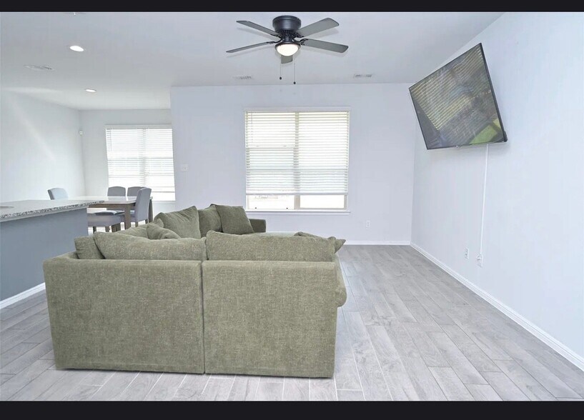 Building Photo - 8621 Angel Gardens Dr