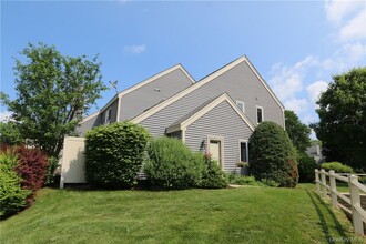 Building Photo - 218 Stoneway Ln