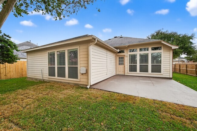 Building Photo - 2826 Lakecrest Forest Dr