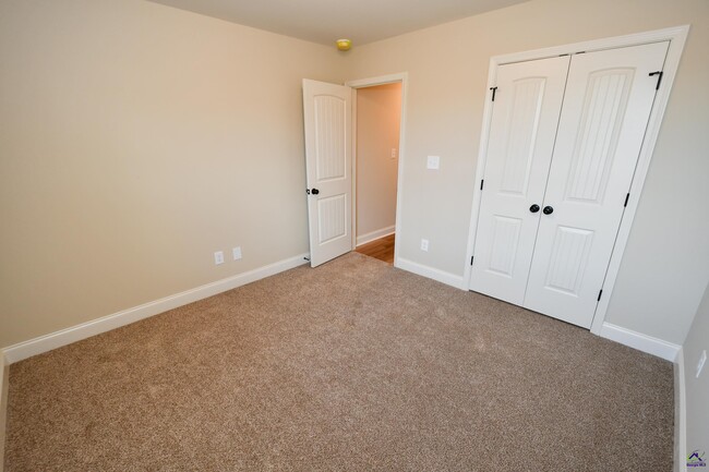 Building Photo - 204 Otters Rdg Dr