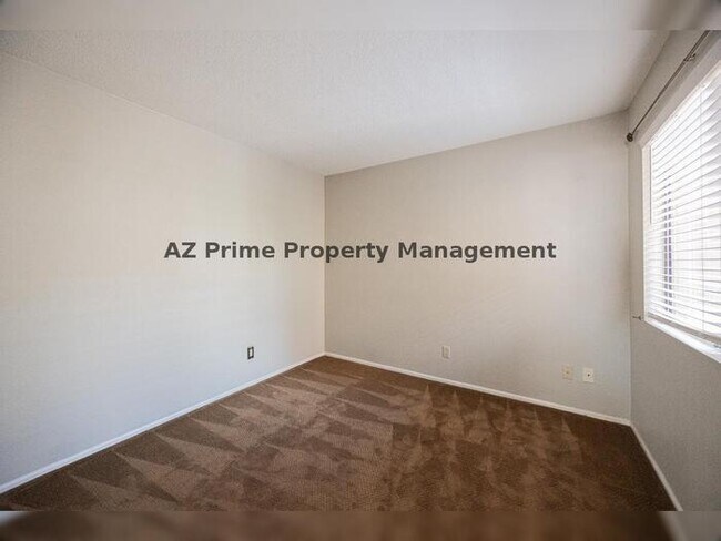 Building Photo - 1650 N Ventura Ln