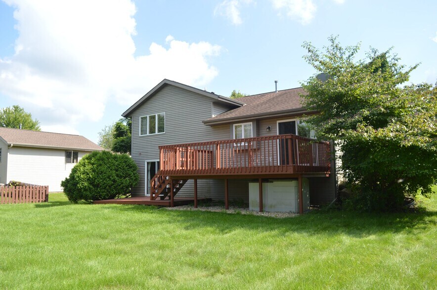 Building Photo - 7214 Blue Maple Trl