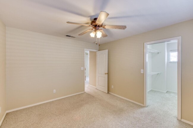 Building Photo - 3750 W Vincent Ln