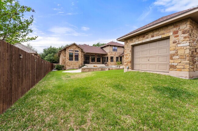 Building Photo - Elevated Executive Living in Lake Forest