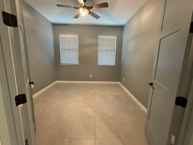 Building Photo - 882 Asterfield Ln