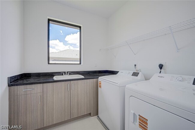Building Photo - 4775 Quercia Dr