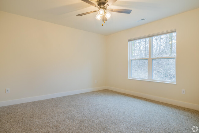 Building Photo - 117 Eiche Dr