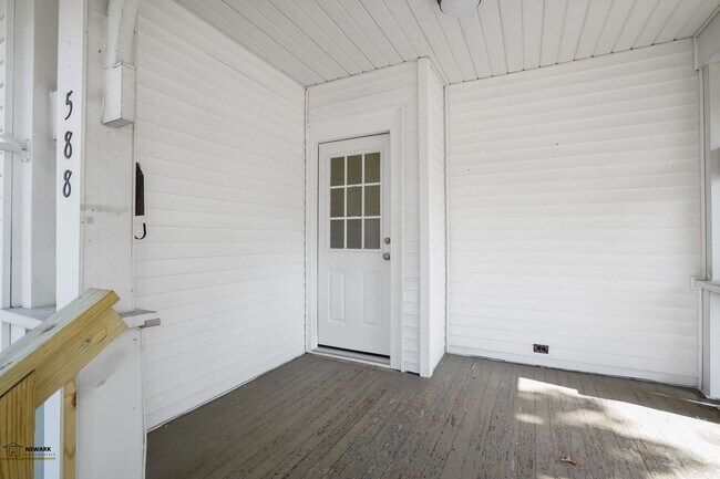 Building Photo - Spacious 3 Bed, 2 Bath in Newark - Move-In...