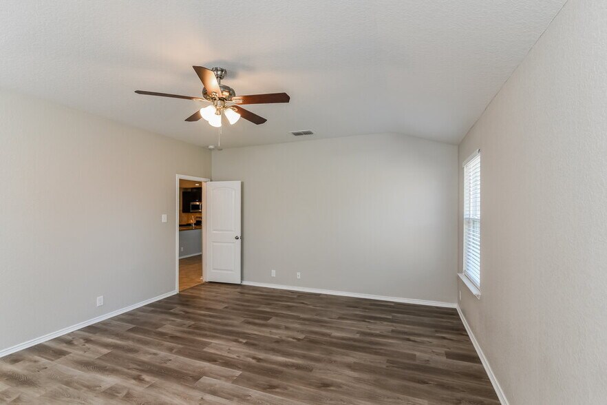 Building Photo - 14014 Tyler Pt