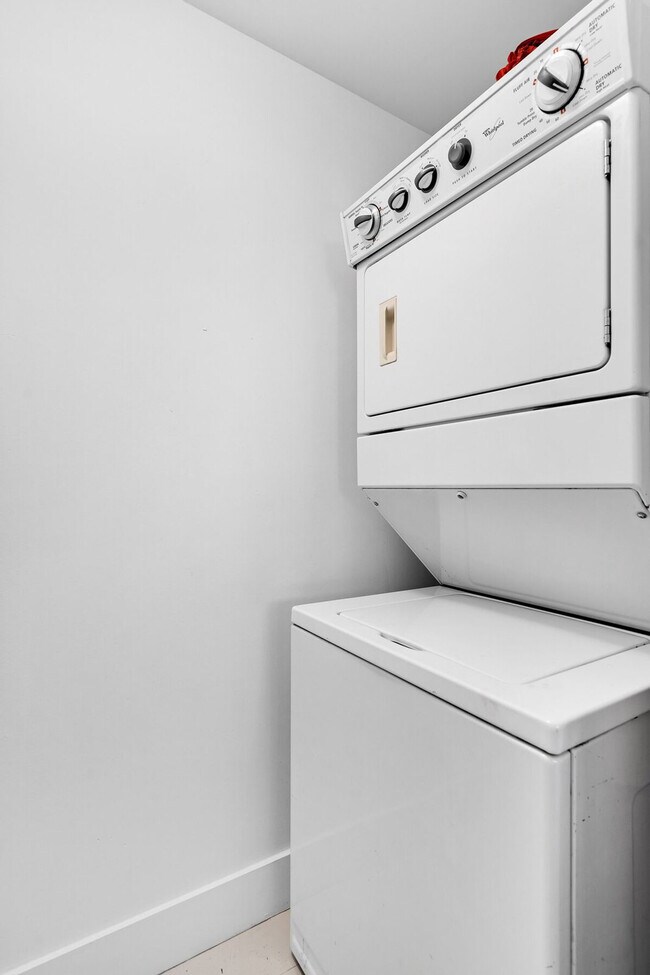 Building Photo - 141 NE 3rd Ave