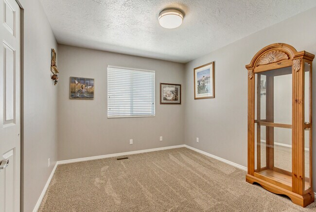 Building Photo - 4573 5505 W