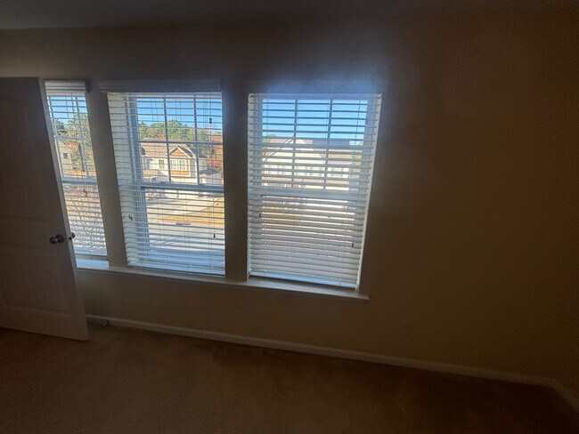 Building Photo - Room in House on Brintons Cottage St