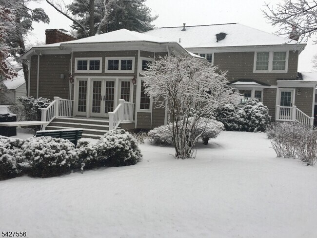 Building Photo - 7 Byron Rd