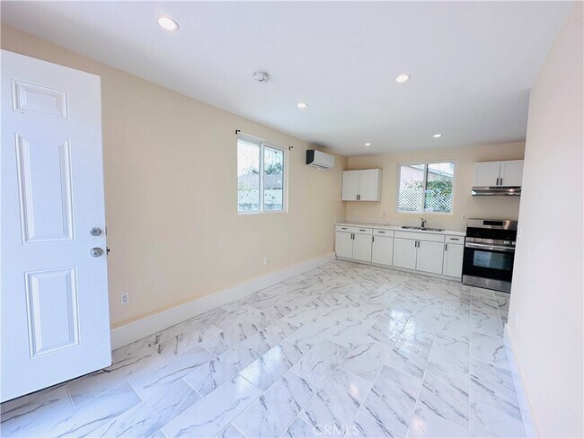 Building Photo - 11598 Cranston Ave