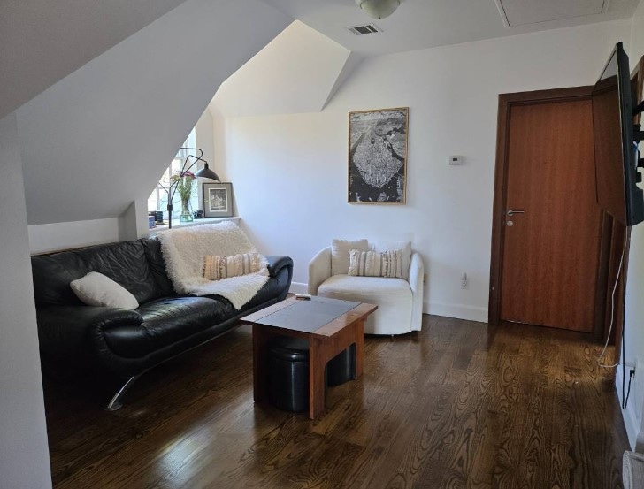 Building Photo - 331 Hancock St