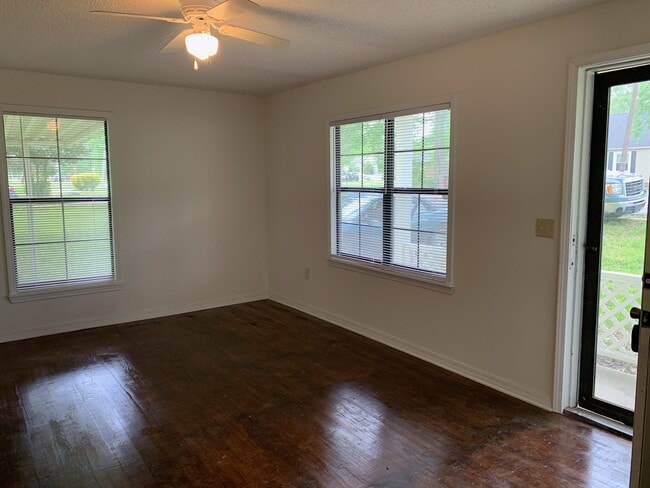 Building Photo - 705 W Center St