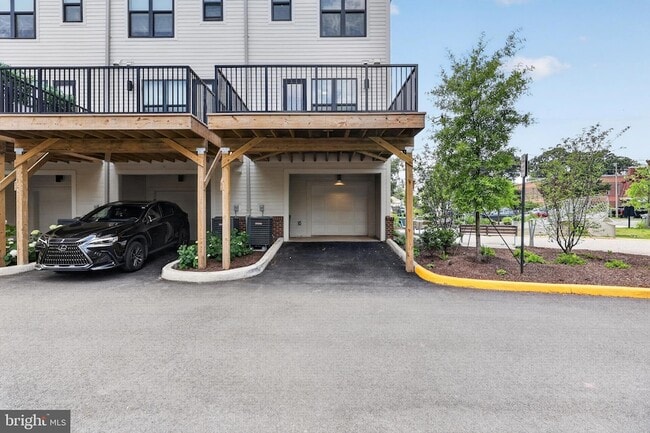Building Photo - 5851 Columbia Pike