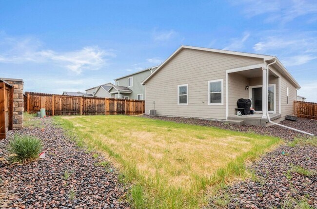 Building Photo - Charming 3BR 2BATH House in Commerce City