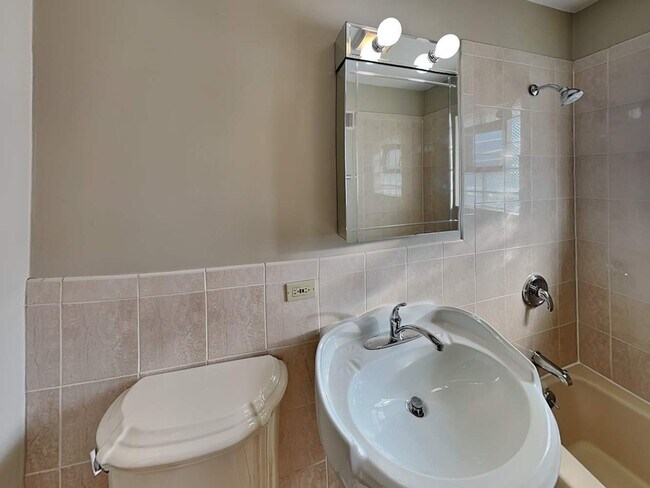 Building Photo - 11145 Boeger Ct