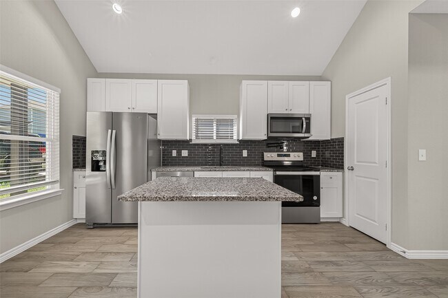 Building Photo - 352 Westchase St