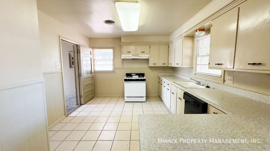 Building Photo - 3034 57th St