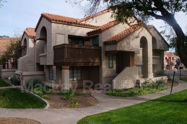 Building Photo - 925 N College Ave