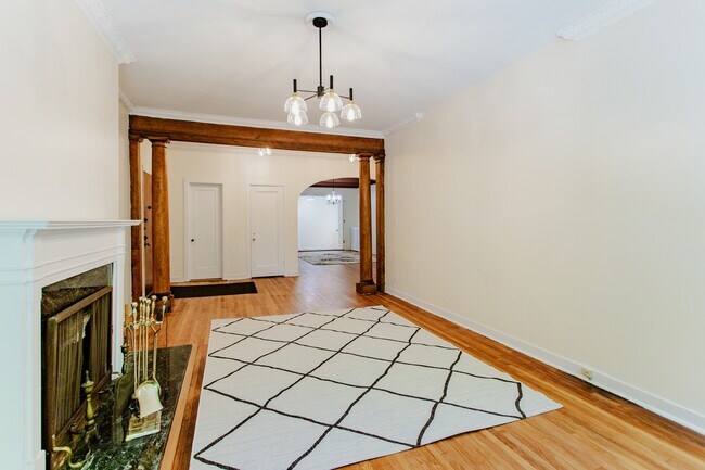 Building Photo - 5131 S Blackstone Ave