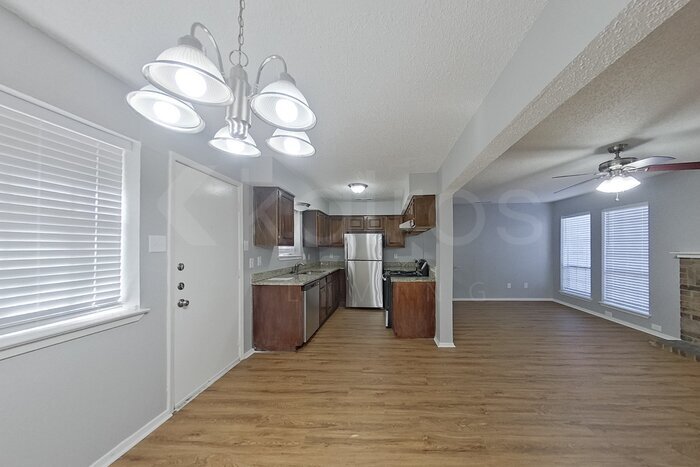 Building Photo - 2136 Woodnote Ln