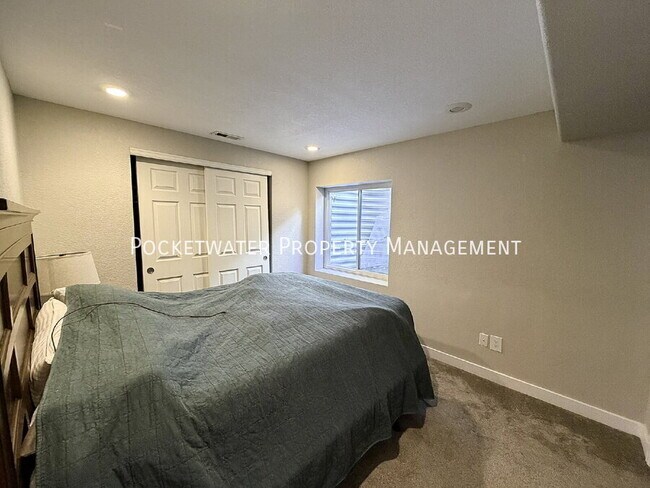 Building Photo - 2127 Mountain Iris Dr