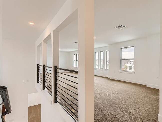 Building Photo - 9101 Spire View