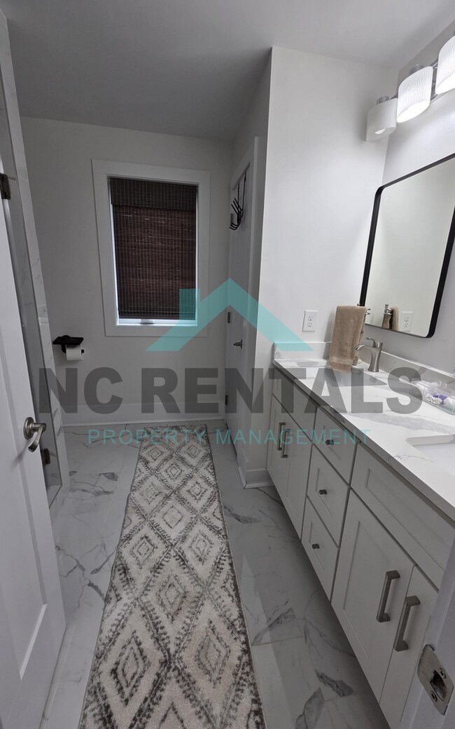 Building Photo - 1501 E Jones St