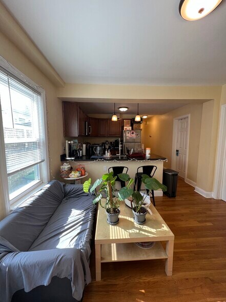 Building Photo - 16-18 Silvey Pl. Unit 1