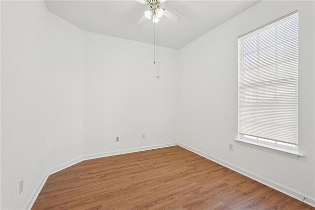 Building Photo - 2596 Bates St SE