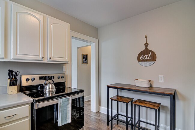 Building Photo - Adorable Duplex Off N Josephine Boyd - Ful...
