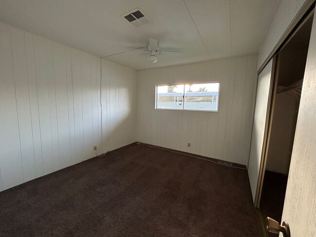 Building Photo - Cozy two bed two bath located in 55+ Commu...