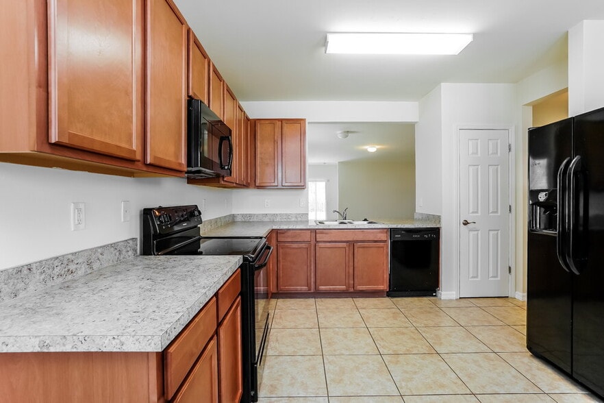 Building Photo - 203 NE 9th Ave