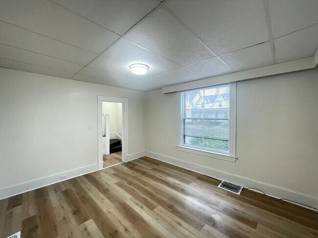 Building Photo - 475 Wilson St