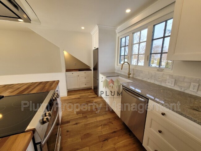 Building Photo - 2023 S Higgins Ave