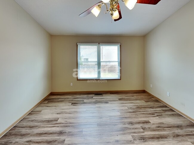Building Photo - 5864 Westbank Dr