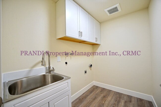 Building Photo - 85 Jackson Dr