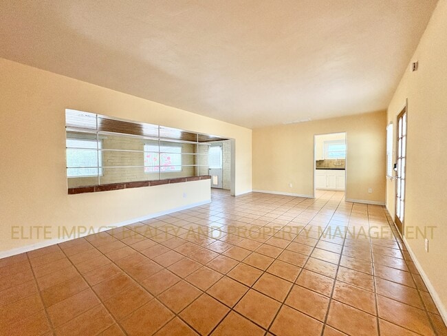 Building Photo - 1723 N Desmond Ln