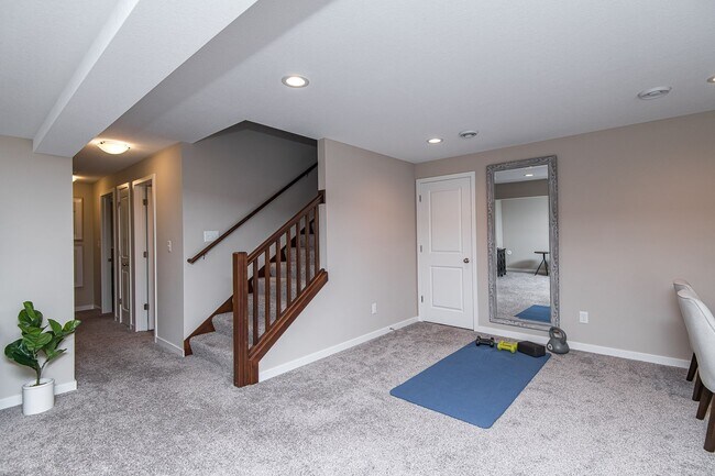 Building Photo - 3367 Ridgeline Dr SE