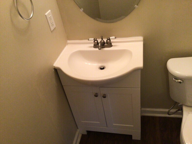 Building Photo - 103 Lakewood Dr