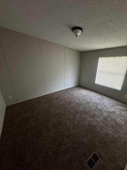 Building Photo - 144 Fox Meadow Dr