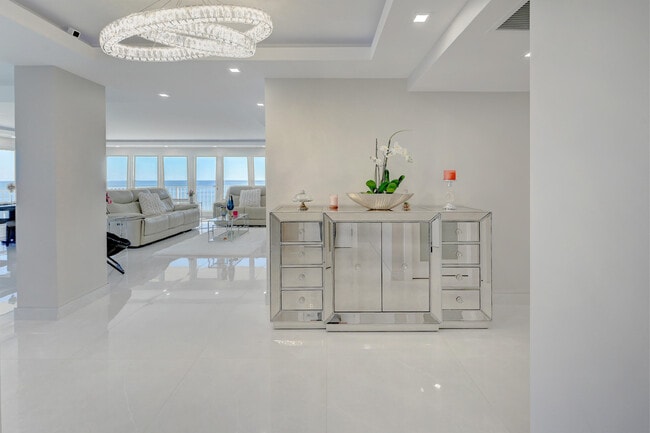 Building Photo - 4100 Galt Ocean Dr