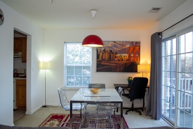 Building Photo - 889 Green St